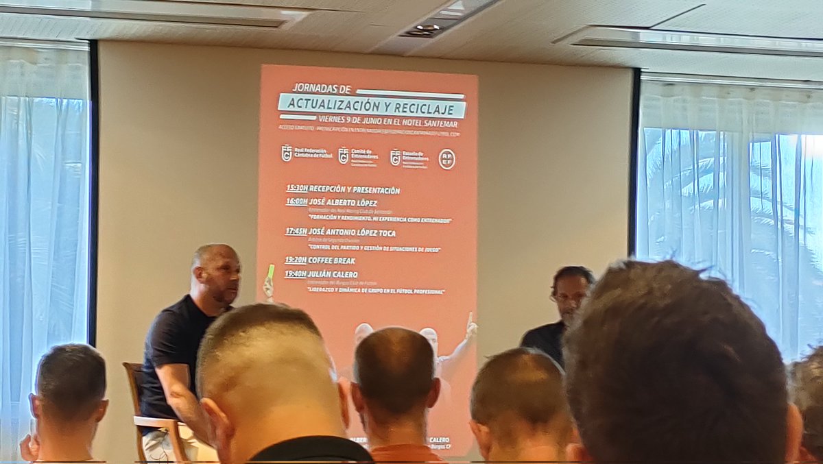 Escuchando a un grande como <a href="/JoseAlbertoLpez/">Jose Alberto López</a> 
Claro,conciso y explicándose sin tonterías.Un grande
Mucha suerte mister!
A ver si aprende algo <a href="/Albertogs14/">Alberto Gómez</a>