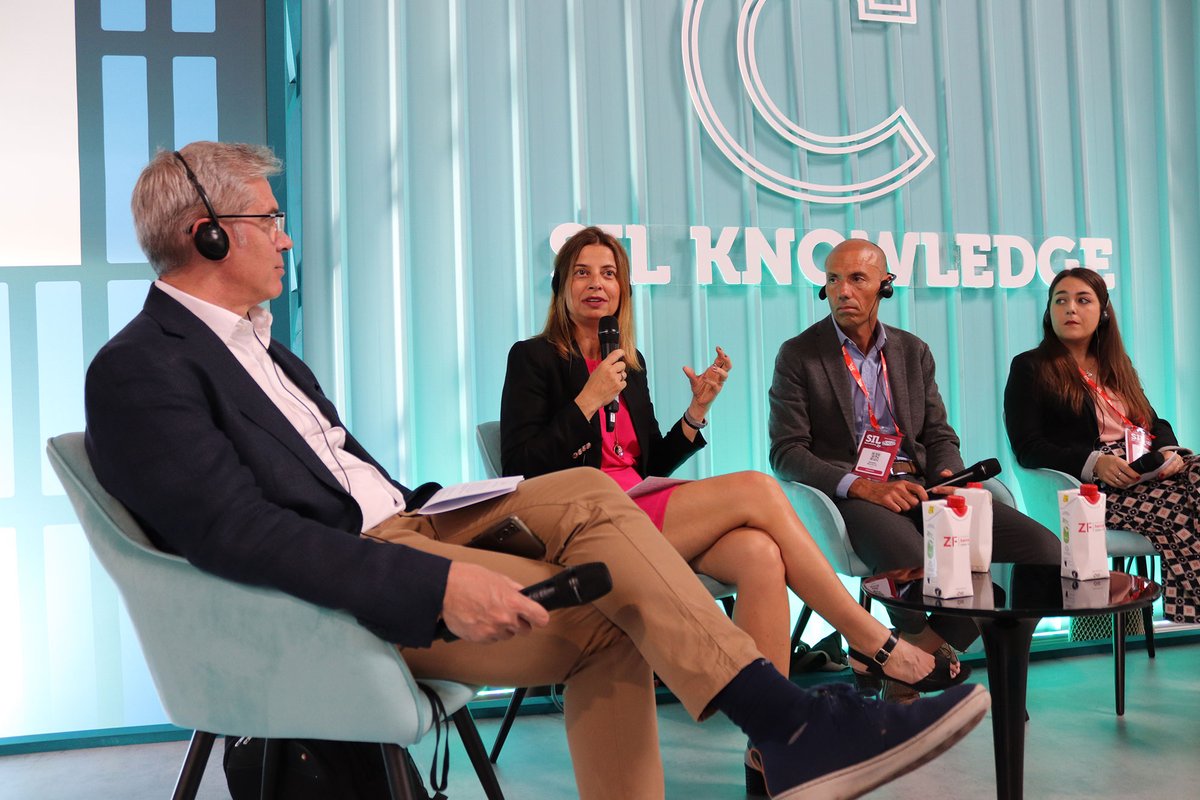 EADABusiness's tweet image. 📌EADA ha estado representada en #SIL23. @mrosello2012, Director de #EADAexecutiveeducation, ha moderado mesa redonda sobre la retención y captación de #talento en el sector #logístico y del #transporte. Se ha evidenciado la necesidad de #reskilling y #upskilling en este sector.