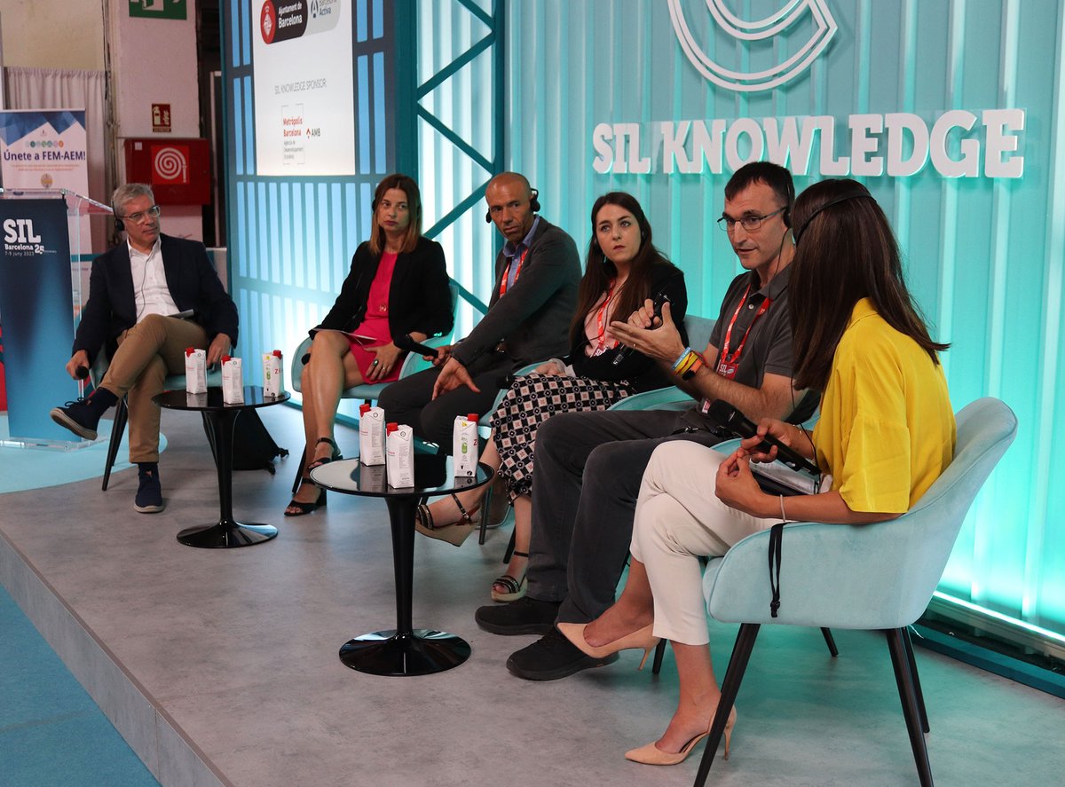 EADABusiness's tweet image. 📌EADA ha estado representada en #SIL23. @mrosello2012, Director de #EADAexecutiveeducation, ha moderado mesa redonda sobre la retención y captación de #talento en el sector #logístico y del #transporte. Se ha evidenciado la necesidad de #reskilling y #upskilling en este sector.