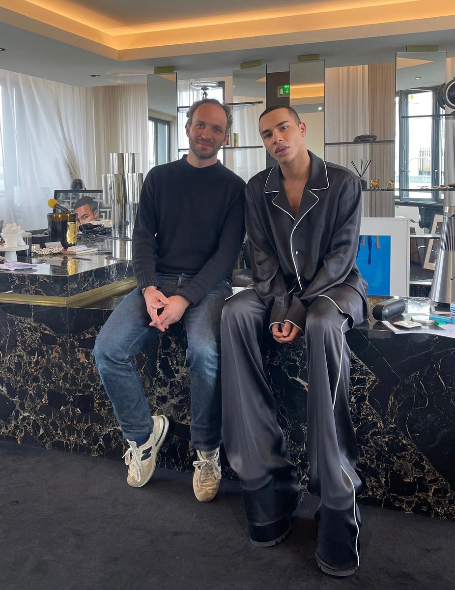 Casual Friday chez <a href="/Balmain/">Balmain</a> !
Le 1er épisode de mon "Podcast de goûts" est en ligne : une très riche conversation avec Olivier Rousteing, wonderboy charismatique qui "flirte avec le mauvais goût pour inventer le bon goût de demain"
#balmain #mode #podcast 
shorturl.at/qJPRT