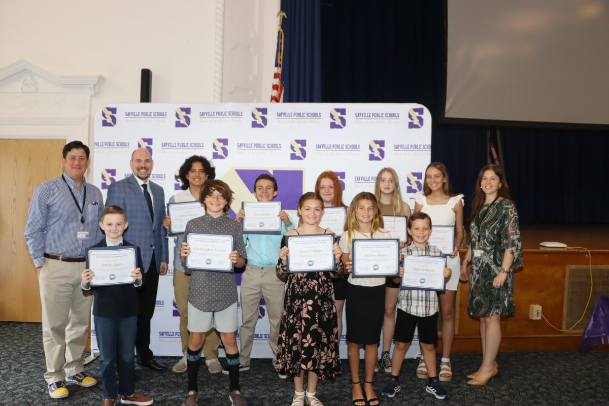 SayvilleStrides's tweet photo. Congratulations to our 10 students from across the district who received the @LI_CAB Leadership Award this morning for being role models in this district. These students show kindness &amp; stand up for what is right each day. Thank you for making our schools better. @LICABJoe https://t.co/dvfWWoS4Hi