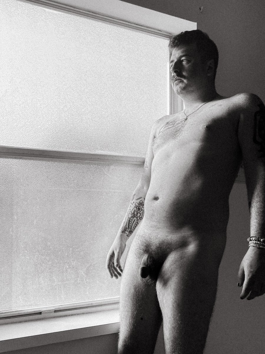 BarefootQueer's tweet photo. The lighting in my bathroom is just too good to pass up. 🖤
#pinupguys #pinupguy #pinup #pinupstyle #pinupphotography #malephysiquephotography #photographer #photography #queerart #queerartist #queerphotography #smut #artsmut https://t.co/Tk0V6hwiTb