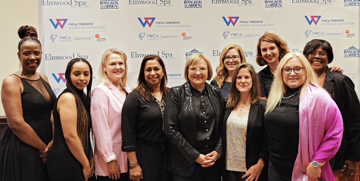 Lanampayne's tweet image. Big big thx to @YWCAToronto for their great work! 

Congrats to all 7 outstanding women who were recognized last night! 

For us at @UniforTheUnion it was wonderful to come out and support the YWCA and celebrate changemakers! 

(And we got to wear our fancy clothes. )

#canfem