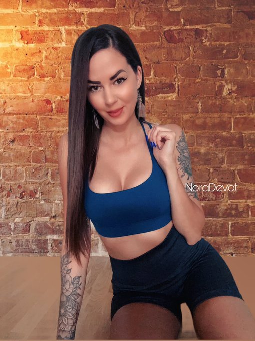 Wie gef&auml;llt dir mein neues Sportoutfit? https://t.co/c8t251ZHod<a href="/tag/smile"class="tags"><span>#smile</span></a><a href="/tag/model"class="tags"><span>#model</span></a><a href="/tag/makeup"class="tags"><span>#makeup</span></a><a href="/tag/outfit"class="tags"><span>#outfit</span></a><a href="/tag/inked"class="tags"><span>#inked</span></a><a href="/tag/piercing"class="tags"><span>#piercing</span></a>