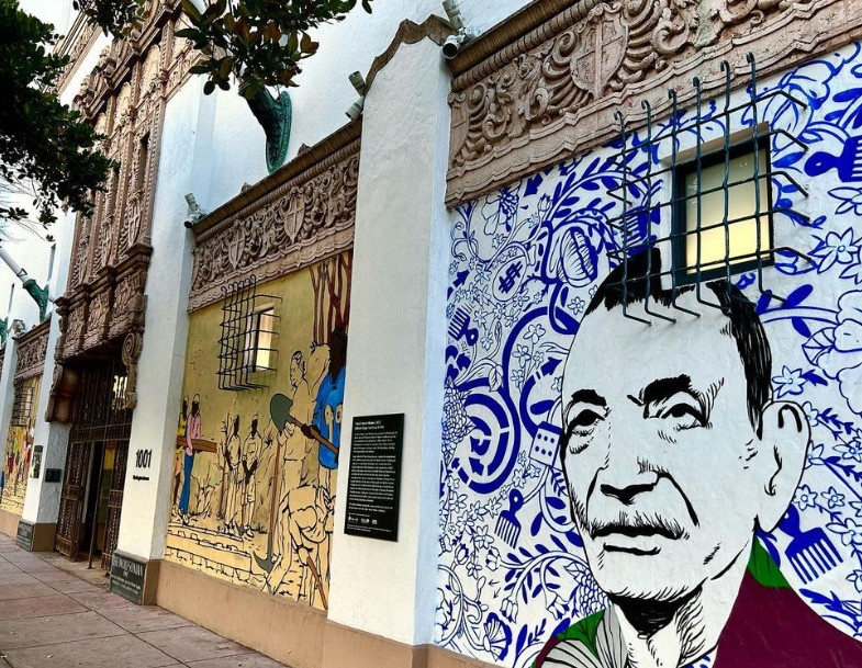 Street Signs, the mural on the exterior of <a href="/wolfsonian/">The Wolfsonian–FIU</a>, commemorates the city's Caribbean roots. Find out more here:
bit.ly/3OPsLiS

📷: <a href="/evafrancoh/">Eva Franco</a>