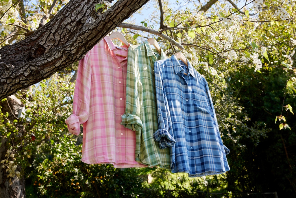 A little pop of plaid for your closet - we think yes! Anyway you style it this is a shirt you'll be wearing on the regular.