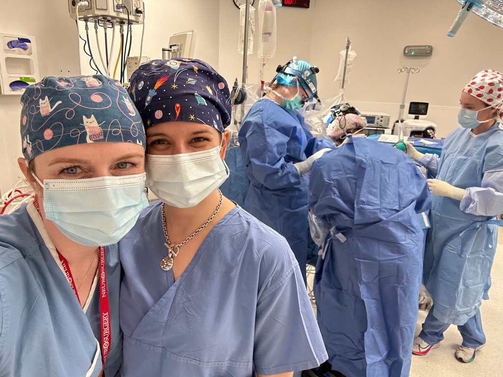 Happy Friday from our all female crew!
Thank you Dr. Aurora Cruz, PGY-7 and Dr. Abigail McCallum, Chief Resident PGY-6, for a quick look in the OR!
-
-
-
-
#FemaleCrew #Neurosurgery #Medicine #ResidentLife #MedTwitter @UofLHealth @UofL

📸: @aurora_cruz