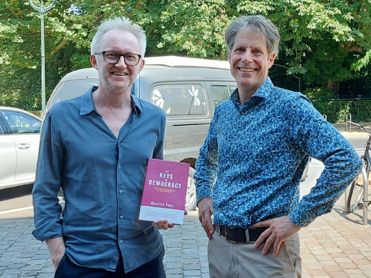 An honour to be able share 'The Keys to Democracy' today with @Davidvanrey, poet, playwright, chronicler of colonialism, ground-breaking author on #sortition ('Against Elections') and all-round renaissance man who helped make Belgium a world pioneer in  democratic innovation.
