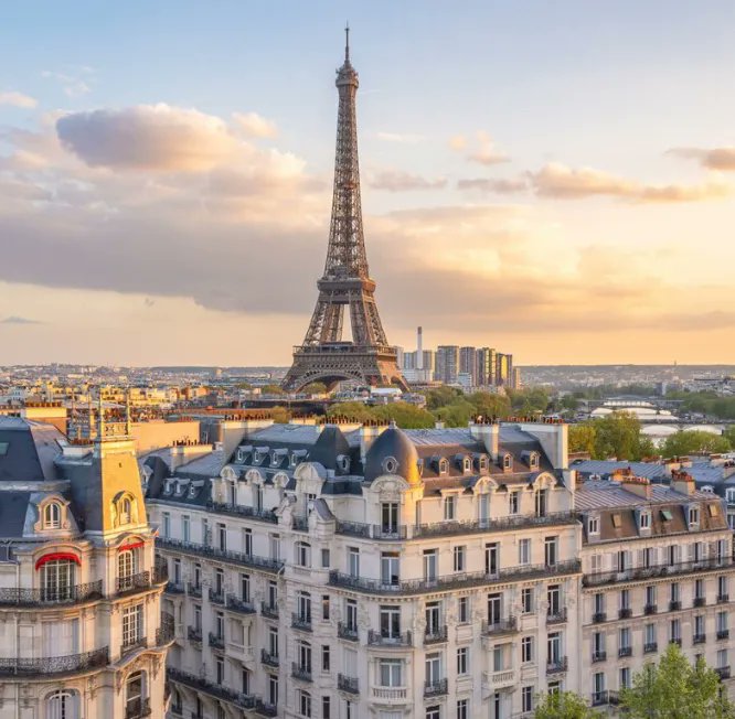 ParisArtDeVivre's tweet photo. ✨ Wishing everyone a fabulous and exciting weekend in #Paris ✨
#cityoflight #cityoflove #parisjetaime #livinginParis #movetoParis
#Architecture #Haussmannianbuildings @LaTourEiffel https://t.co/huH2OL1SXn