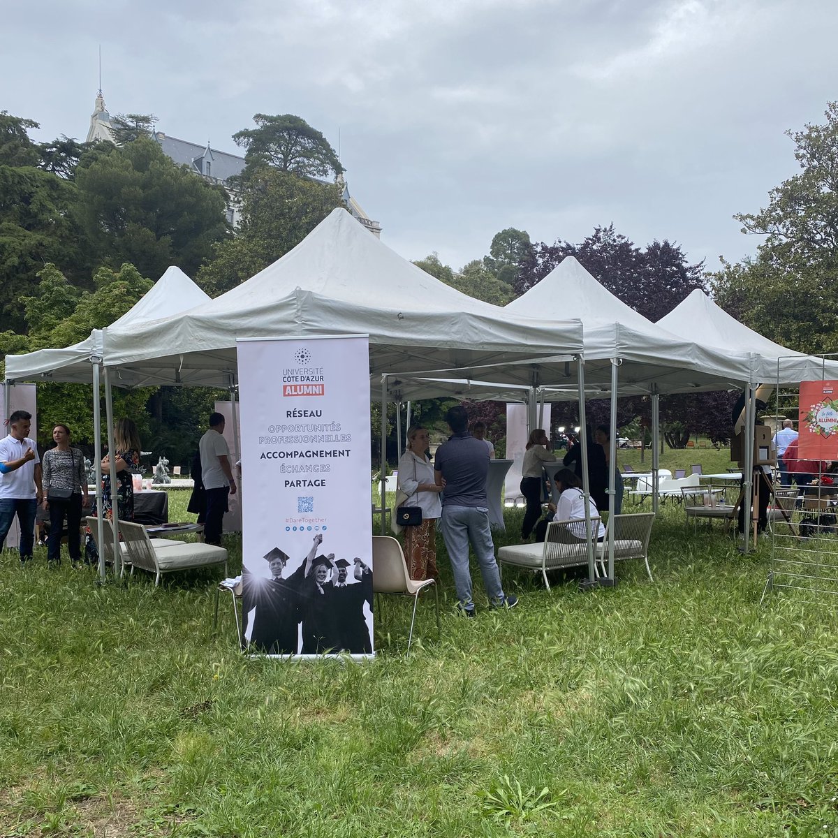 corpostaps's tweet image. La Corpo STAPS est présente à la fête des #Alumni organisée par @Univ_CotedAzur. 
Cet événement est l’occasion de montrer l’engagement de l’université dans l’accompagnement de ses diplômés. 
La Corpo souhaite également s’inscrire dans cette dynamique en étant le lien entre les 2.