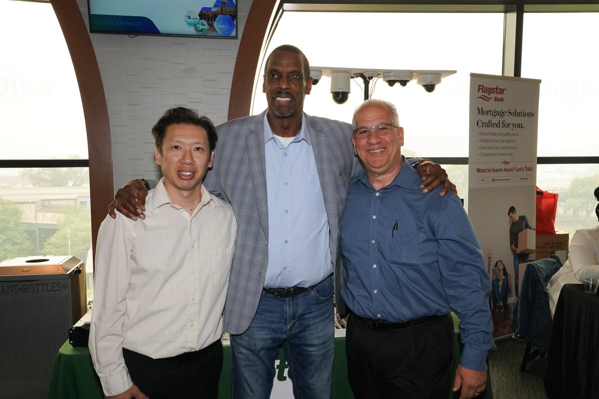 OptecComm's tweet image. Great time and great company Lawrence Mok Doug Friedman at #Citifield with @QueensChamber  Business Expo 2023, showcasing #securitycameras #cellularrepeaters. Thanks Dwight Gooden "Doc" ⚾ for stopping by.