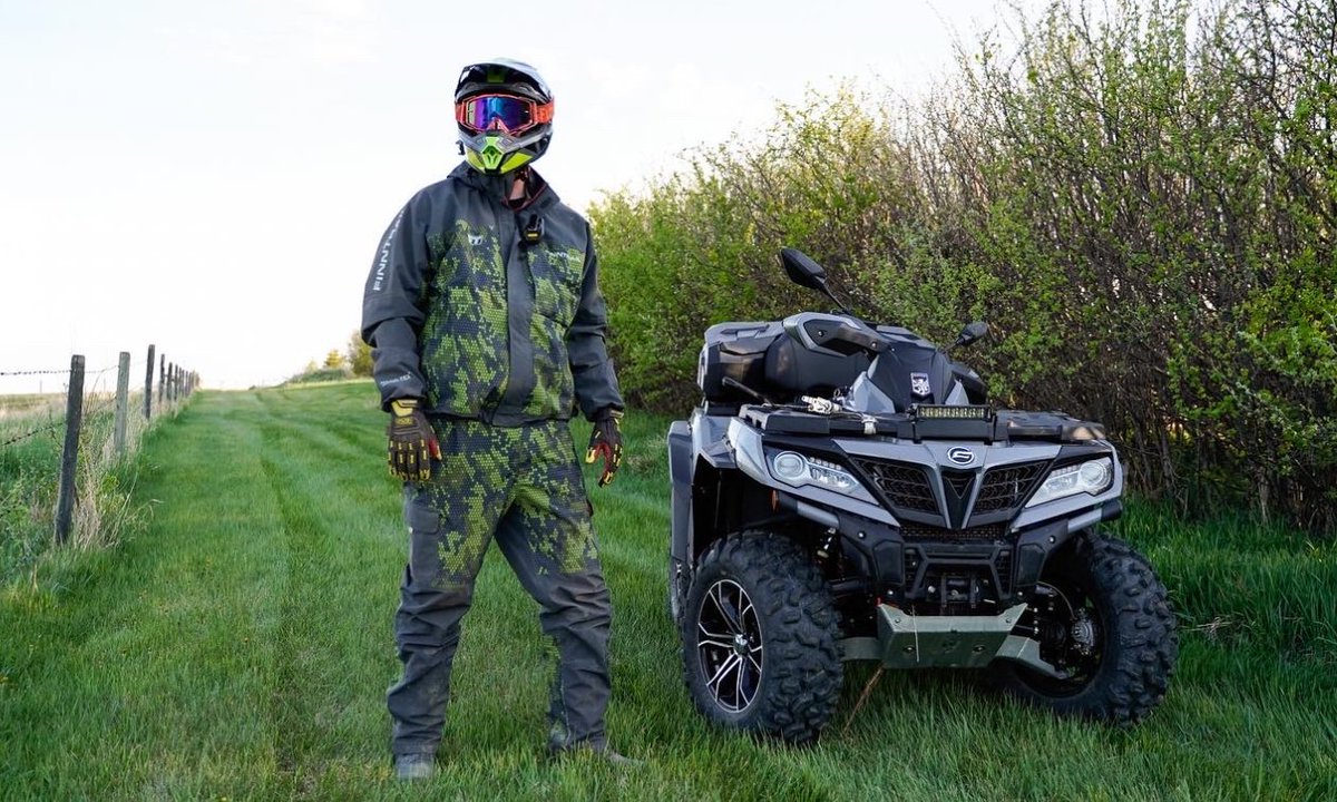 “Volunteers worked to help get 30,000 pounds of rig mats ready to be flown onto the trail to fix a section of trail that needed to be fixed.” — Dan Kruse, President of @CalgaryATVRidersAssociation #Calgary #Alberta #ATV #Initiative #Sustainability 
buff.ly/3oT2O7F