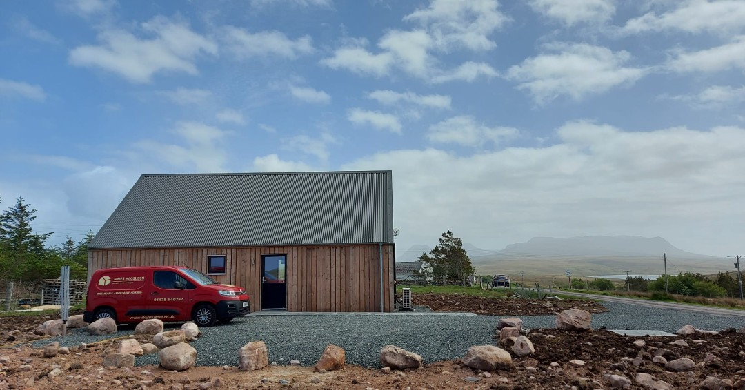 Another day another handover! Wonderful to see this gorgeous RB2 in Achiltiebuie handed over to our lovely client Alison MacLeod a couple of weeks ago! We wish Alison all the best and hope she enjoys her new home! 🔑🏡 #newhome #selfbuild #sustainablebuild #rhouseskye