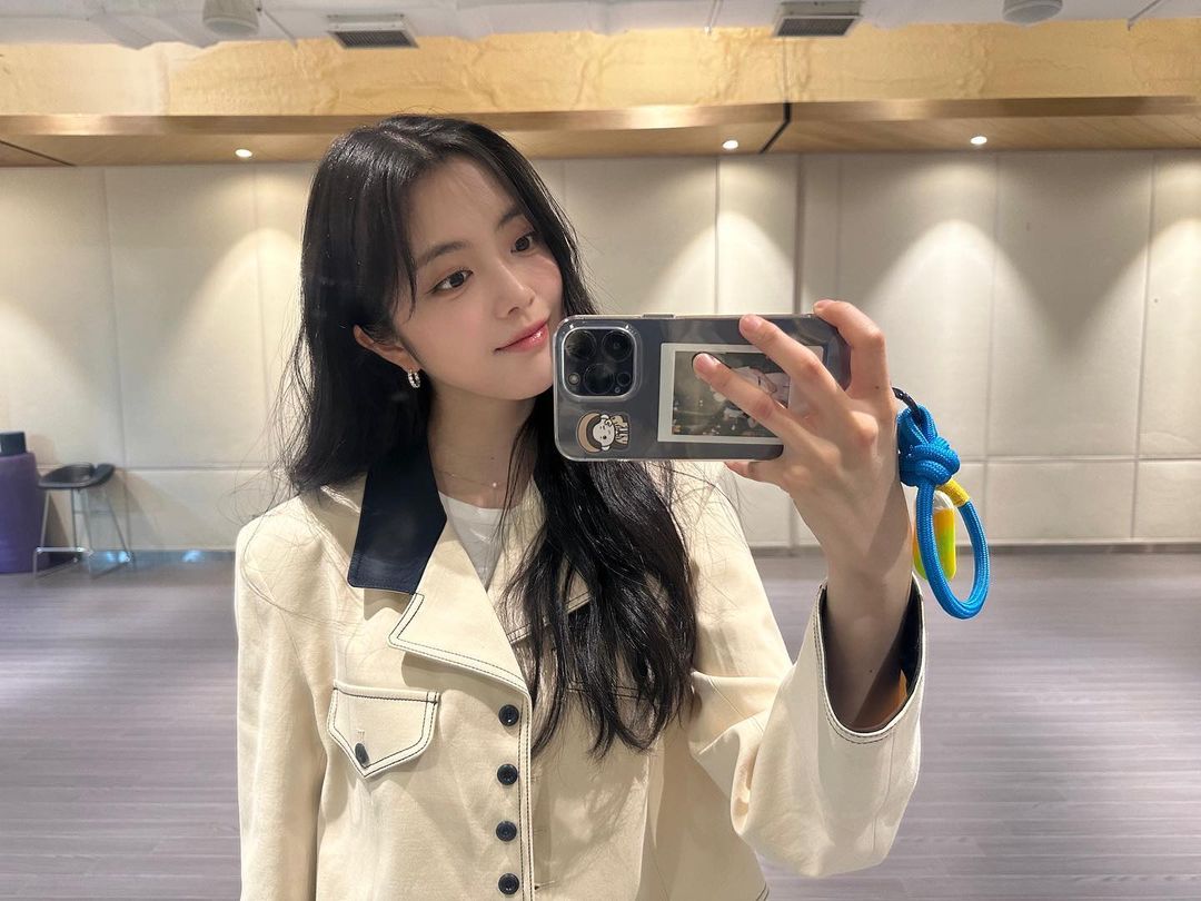 230609 [INSTAGRAM POST]
☁️ suye.on2di 
'☁️'
#WekiMeki #위키미키 #JiSuyeon #지수연