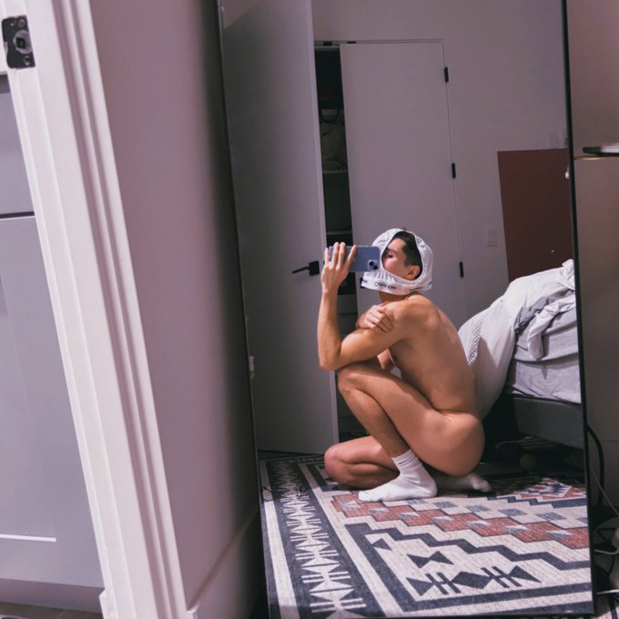 You walk in and I&rsquo;m doing this with your undies you just wore to the gym, what happens to me next? https://t