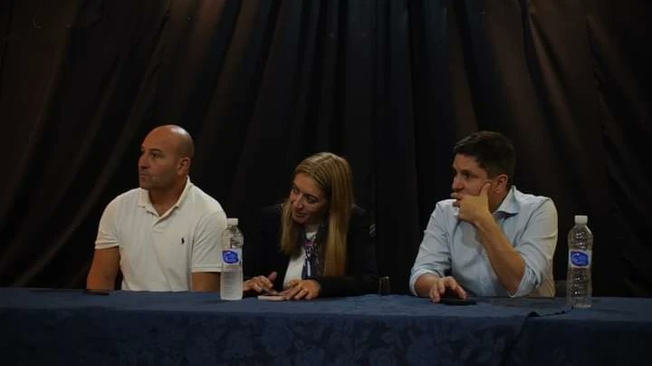 FerPerezQuilmes's tweet photo. LA EDUCACIÓN PARA TRANSFORMAR LA PROVINCIA Y QUILMES
Junto a @danyatavela77 y @YoSoyMartiniano estuvimos en Quilmes debatiendo propuestas con los vecinos. 
#JuntosPorElCambio va a trabajar por volver a poner en eje la educación. Mejor educación es más seguridad e inclusión. https://t.co/gKOWLzj0bJ