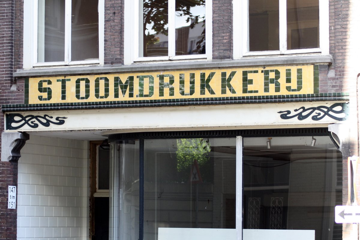 Seishonagon3's tweet photo. Morgen is het #wereldartnouveaudag en ik heb nog enkele plekjes vrij tijdens de Art Nouveau wandeling door het centrum van Dordrecht. Je kunt je dus nog opgeven! https://t.co/4q3ByqMbg8 https://t.co/aPKpViZEmY