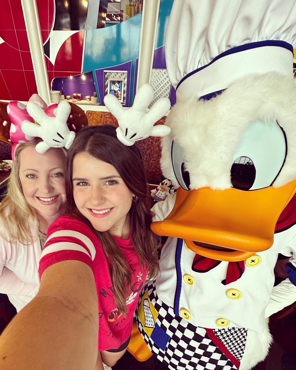 SusieQTravels's tweet photo. Happy birthday Donald Duck! You’re #1 in our book for sure.🫶🏻
#SusieQTravels #OklahomaTravelAgent #Travel #Vacation #IBookAllDestinations #SupportSmallBusiness #Disney #WDW #Contemporary #ChefMickeys #DonaldDuck ✨ https://t.co/1jKgr6jJ8H