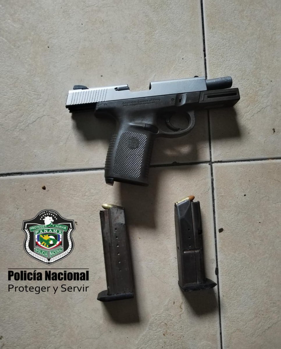 policiadepanama's tweet photo. Mediante labores de Inteligencia, unidades policiales  aprehenden a una persona, presuntamente vinculada al asalto a mano armada de una adulta mayor en el sector de Chanis. El sospechoso fue quien posiblemente brindó información sobre el movimiento de la señora dentro del banco. https://t.co/B0yY6rvUWp