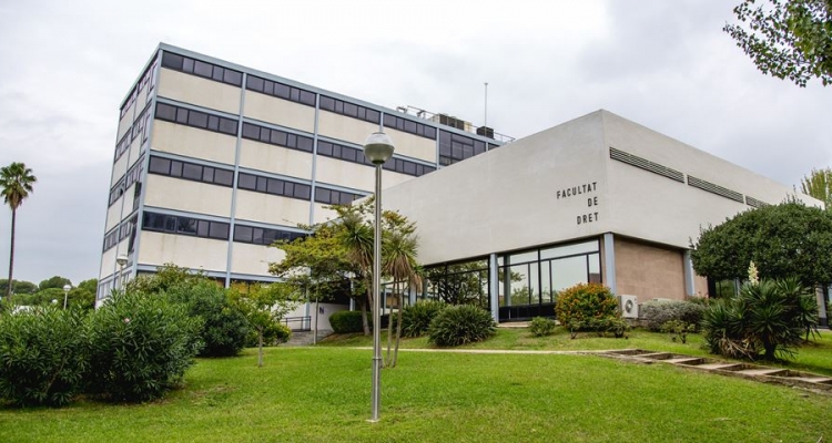 🎂 L'edifici de <a href="/Dret_UB/">Facultat de Dret UB</a> compleix 65 anys!

➡️ Ens ajudes amb un RT, per a demanar que s'organitzi una exposició commemorativa?

Segons l'arquitecte Oriol Bohigas: "va ser el primer edifici públic modern i civilitzat a Catalunya després de la Guerra"