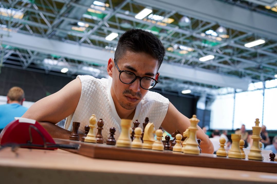 SandraSchmidtIA's tweet photo. Brett 1: Oleg Iolis - GM Li Min Peng 0,5:0,5. ��� Es wird also noch richtig spannend in den nächsten Runden. #RLPOpen https://t.co/tMB3F0r84S