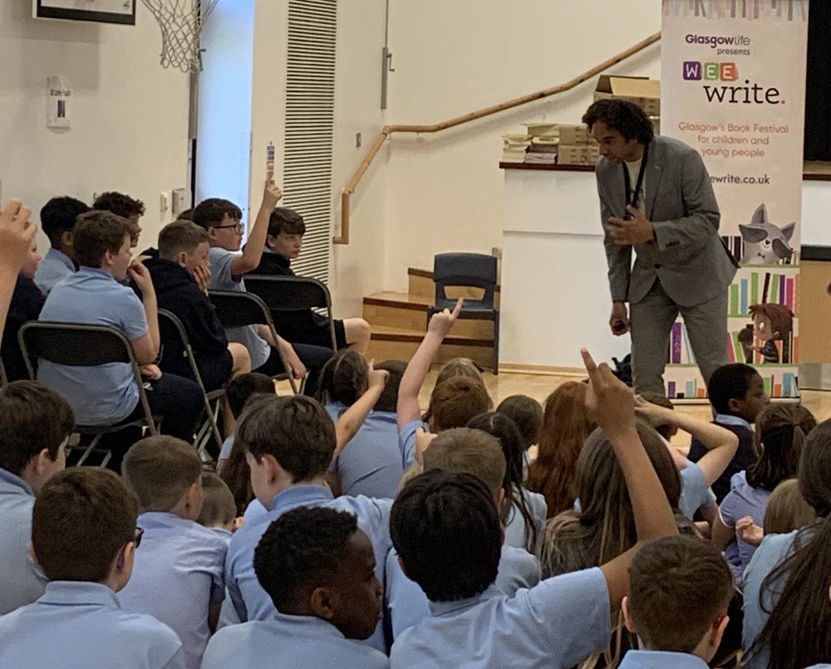 Today P4 to P7 had a fabulous visit from author ✍️ Joseph Coelho, Children’s Laureate, who shared his writing journey with us and how he became an author. He showed us that we can achieve anything we put our mind to. 📖 📖 📖 #weewrite @myglasgowguide 📚