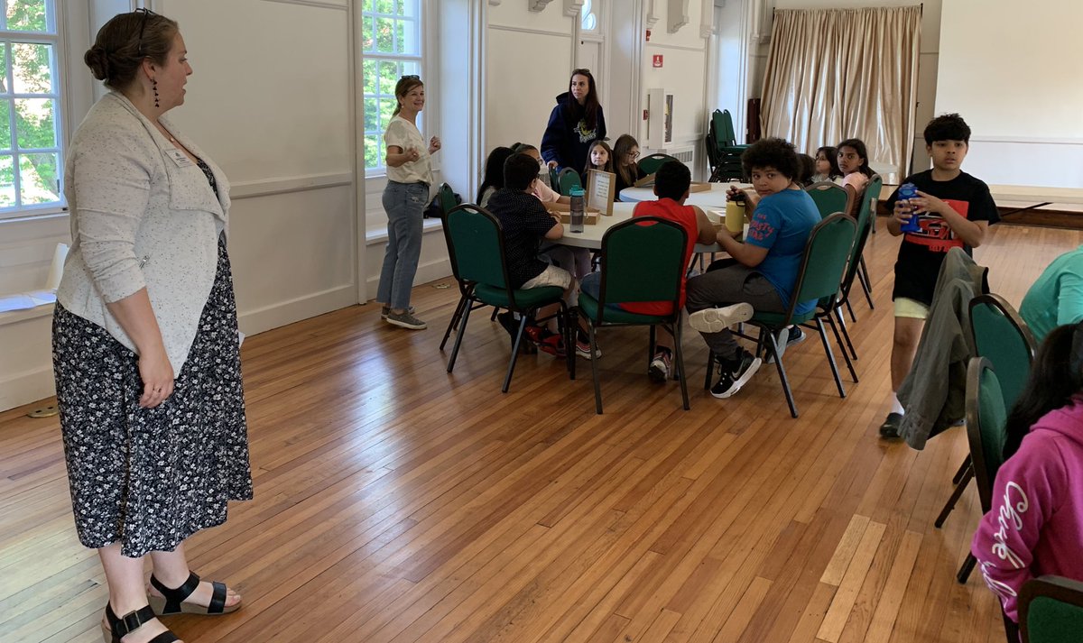 YPS_Inquiry's tweet photo. Family School 32 at the Philipse Manor Hall! Students are waking the galleries and engaging in the fur trade game! Thank you PMH for facilitating! @YonkersSchools @SuptQuezada @RcollinsJudon @DrF_Hernandez @FamilySchool321 @PhilipseManor https://t.co/shUELSWExl