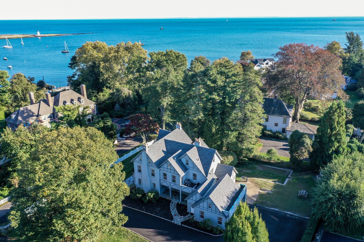 Thrilled to represent the buyer of this magnificent Black Rock estate. 37 Thorne Place $1.1M #bhhsneproperties #blackrock #ctrealestate #lisound