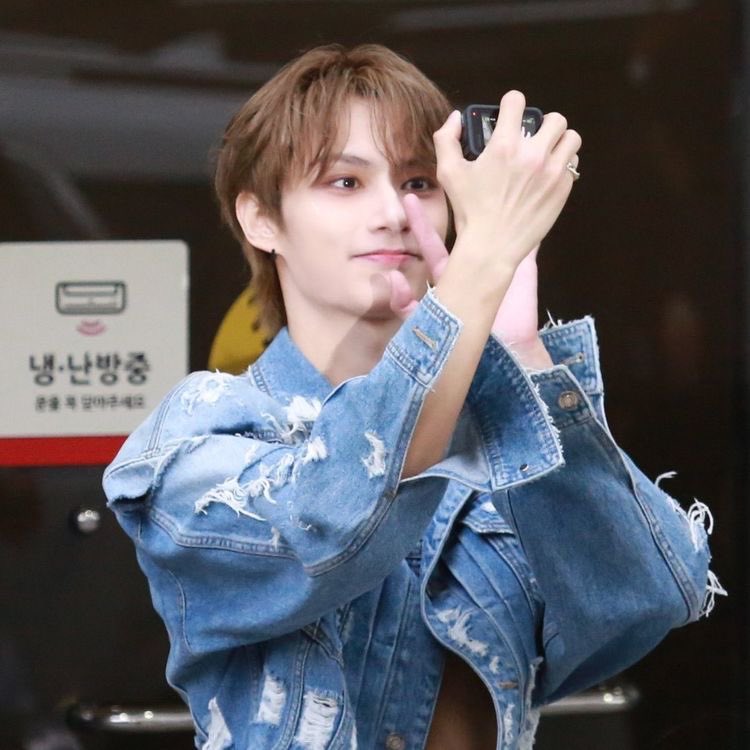 junhuicloud's tweet photo. ⊹  ☁️  jun birthday giveaway .ᐟ

  ꒰ა ♡ ໒꒱ one winner of fml sealed 

╰ like, rt !
╰ mbf
╰ ph only
╰ reply your fav pics and vids + his bday tags <3

pls give junhui lots of love🫶🏻

#준냥이_생일이면_캐럿들은_냐아아
#Happi_JUNppi_Day
@pledis_17 

ends at june 30, 11:59 pm https://t.co/pZOLrWv418