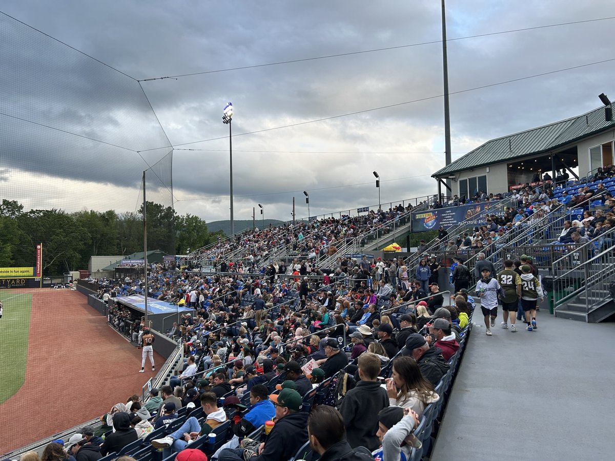 bensbiz's tweet photo. The latest Ben's Biz Beat Newsletter features a report of Cider Donuts Saturday night with the @HVRenegades, road trip details and much more. 

Read: 

https://t.co/ER3s7goh3L

Subscribe: 

https://t.co/gUO6legHnd https://t.co/pPff8dIaui