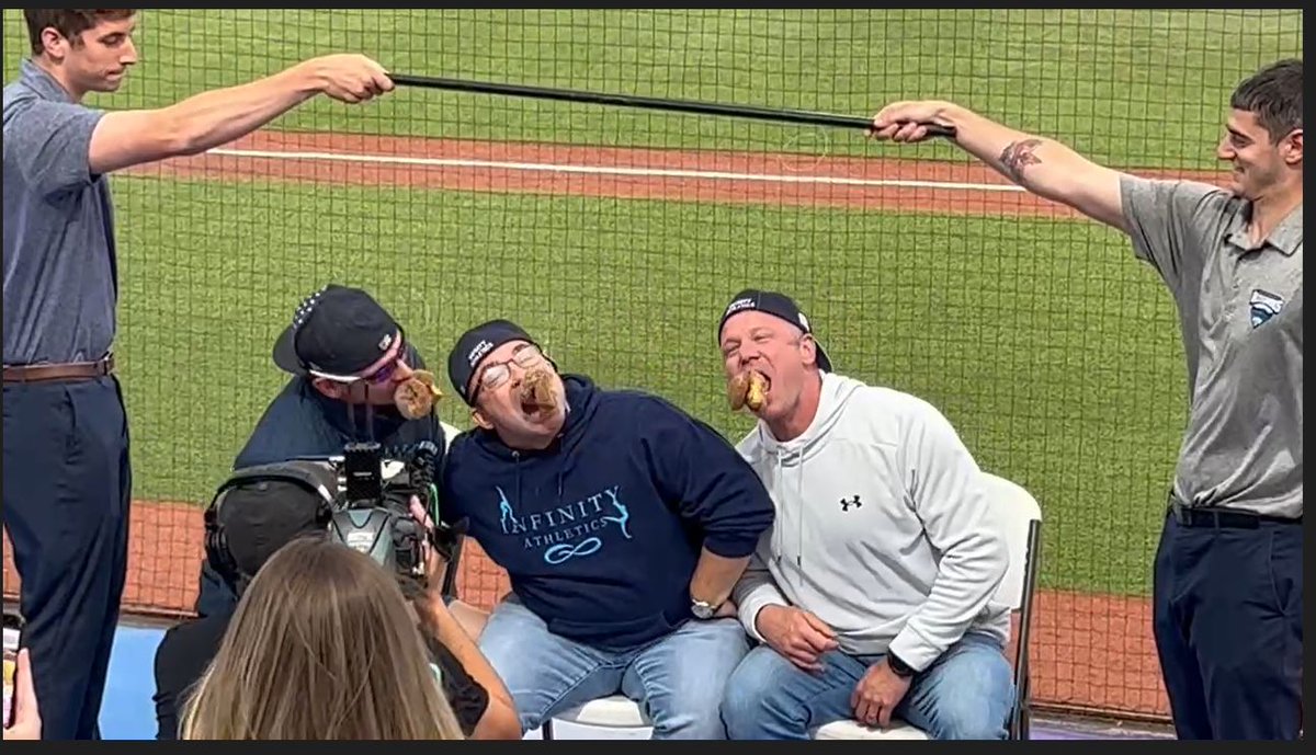 bensbiz's tweet photo. The latest Ben's Biz Beat Newsletter features a report of Cider Donuts Saturday night with the @HVRenegades, road trip details and much more. 

Read: 

https://t.co/ER3s7goh3L

Subscribe: 

https://t.co/gUO6legHnd https://t.co/pPff8dIaui
