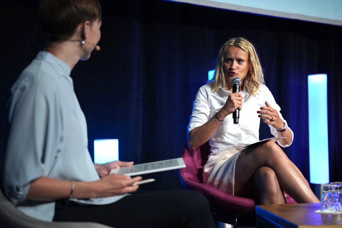 #SkillFest2023 🤘 Une matinée pleine de perspectives ! 
✅ La #VAE nouvelle formule présentée par Olivier GERARD, Chef de projet REVA au Ministère du Travail 💡 Une réflexion sur l'hybridation des #compétences, métiers, carrières et générations, par la philosophe <a href="/Halpern_G/">Gabrielle Halpern</a>