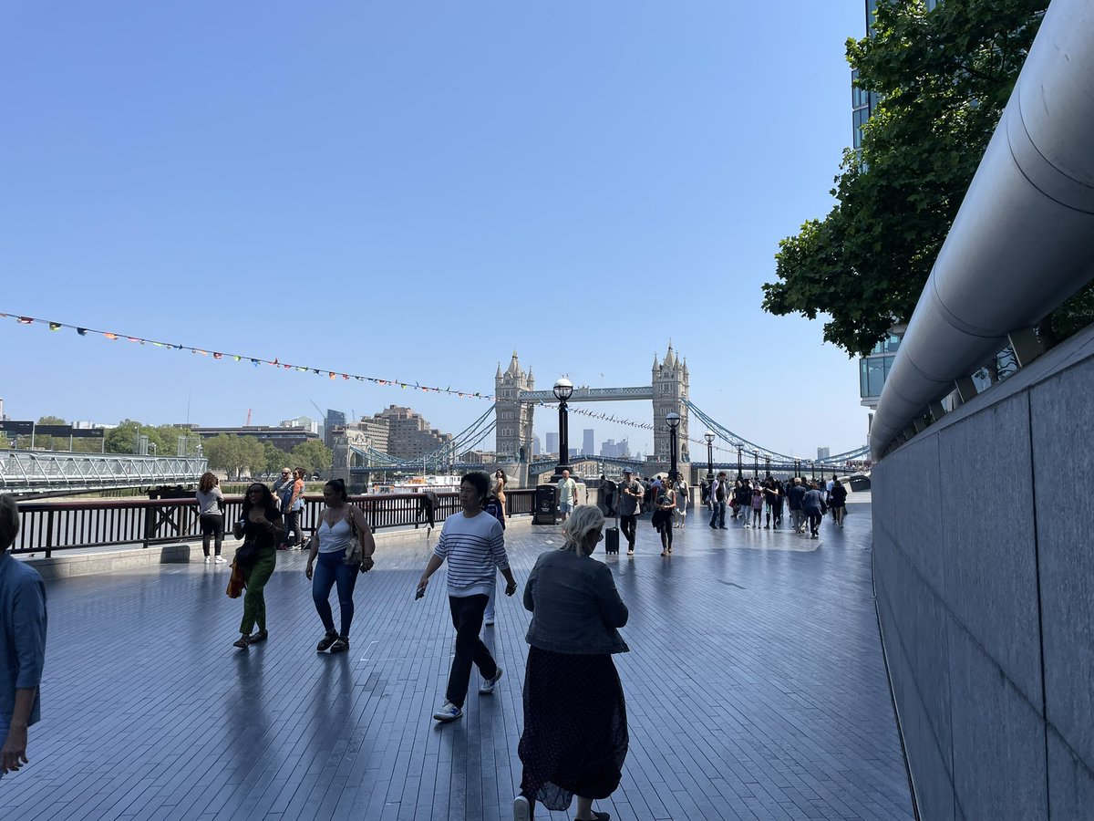 MPSLondonBdgBID's tweet image. #BID PC Nick out today 👮🏻‍♂️ conducting weapons sweeps around #LondonBridge after several sharp objects, including stanley blades, were found by local gardeners &amp;amp; volunteers 😡 

We’re trying to keep everyone safe, if you see anything suspicious ☎️ 999! Enjoy the sun ☀️🙂
