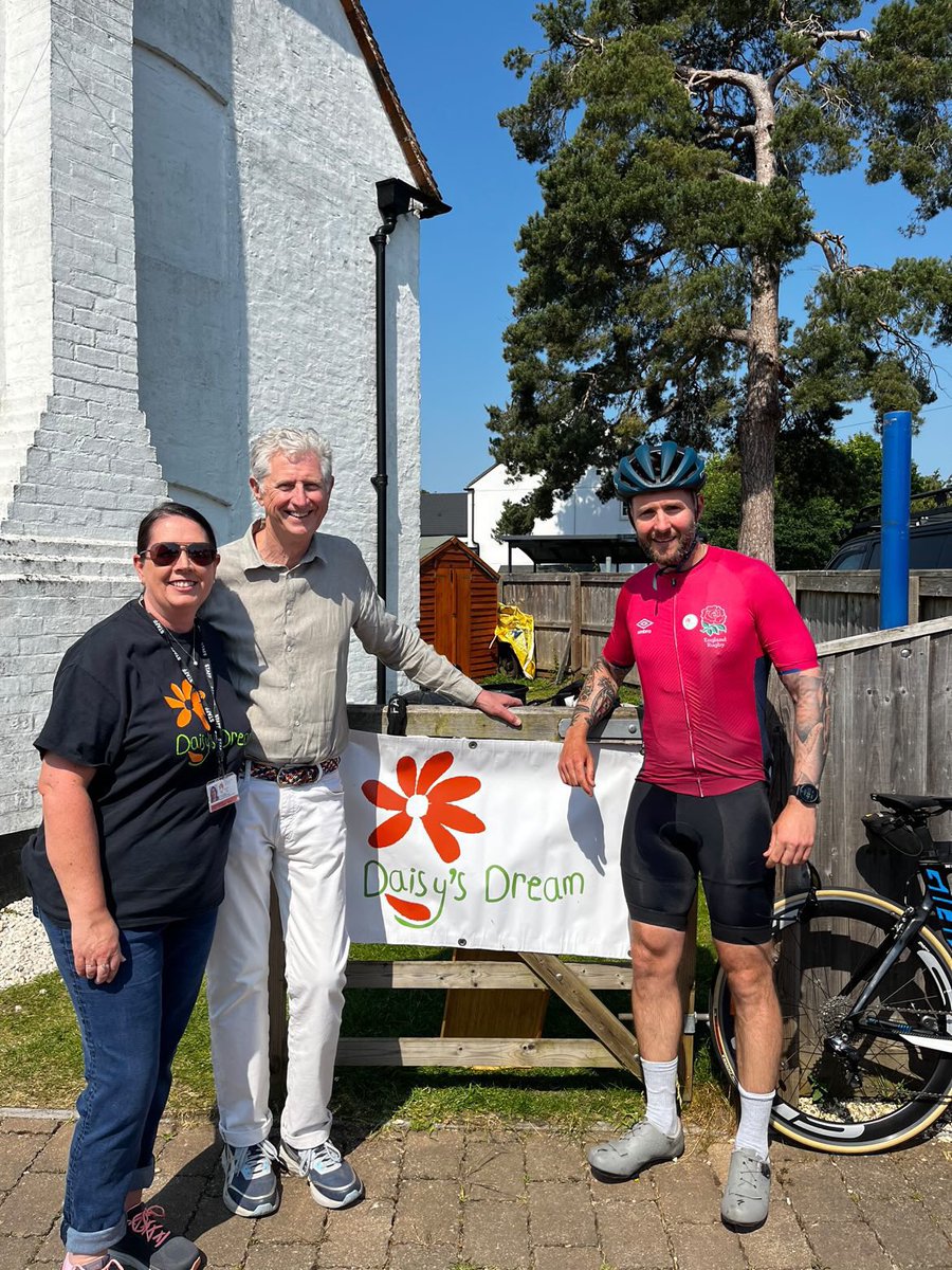 jostewartdaisy's tweet photo. Thanks to @dominicboeck for coming down to @AWTeaRooms and cheering on Ed doing his 5 Ironman in 5 Days challenge. Day 3 hot and sunny ๐ Ed looking raring to keep going ๐ช๐ป๐คฉ
Raising money for @Daisys_Dream @mikebreakfast @SangeetaITV @ITVCharlotte @mattteale #doitforanna ๐งก๐ https://t.co/rz5qDeWqBc