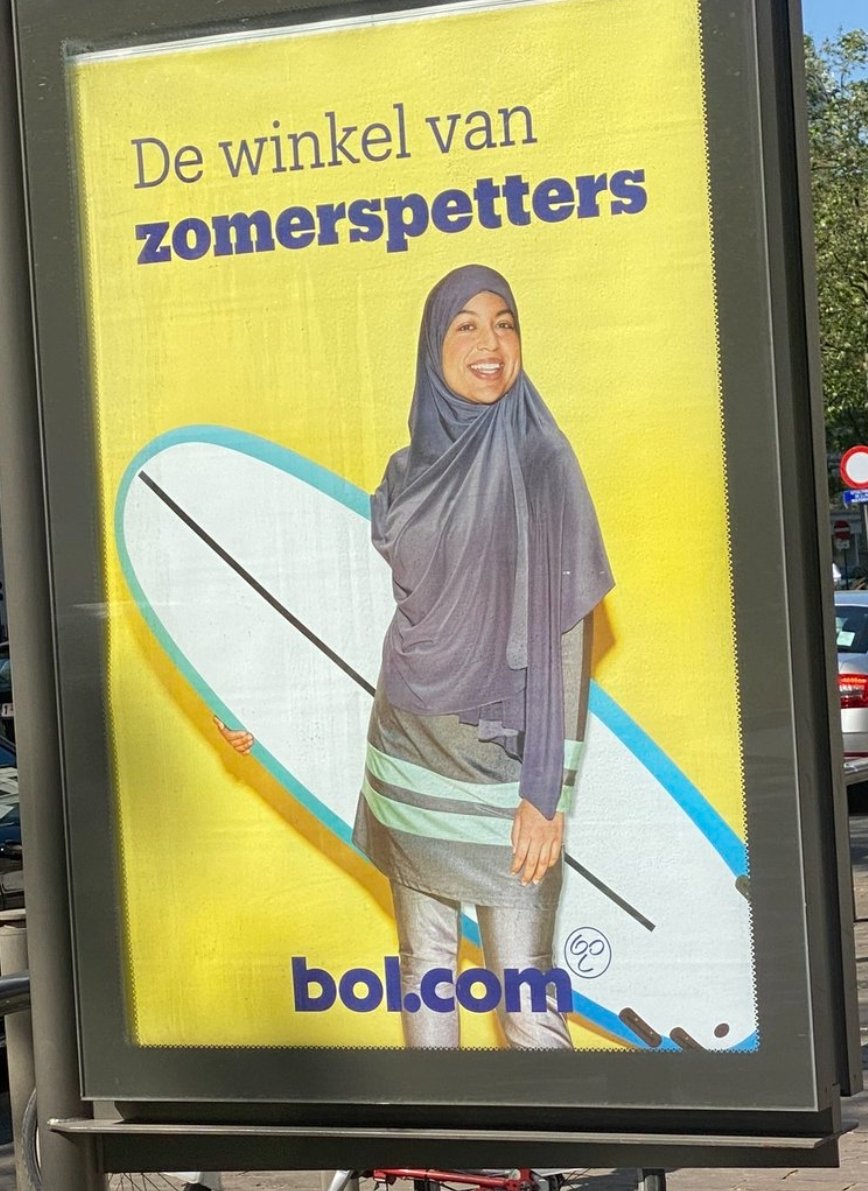 vlaams_leeuwtje's tweet photo. Dag @bol_com,
Tot nooit meer! Het laatste waarmee ik wil geassocieerd worden, zijn religiefreaks die zich op een zonnige dag volledig hullen in doeken allerhande. #PleaseRT if you agree! #BoycotBolCom https://t.co/1h43Boc1VG