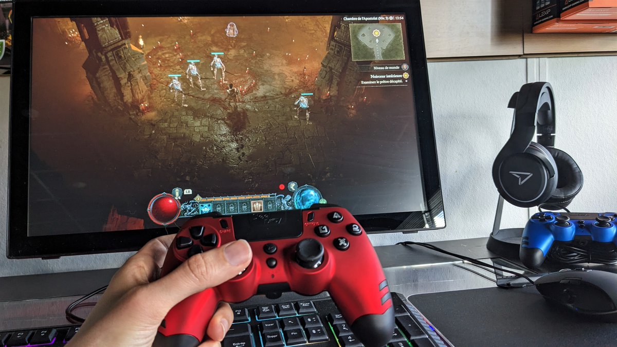 Nous, chez Steelplay, on joue à #DiabloIV avec la manette Metaltech sans-fil (la rouge pour rester dans le ton 😉).

Et c'est vraiment très cool aussi ! 👍