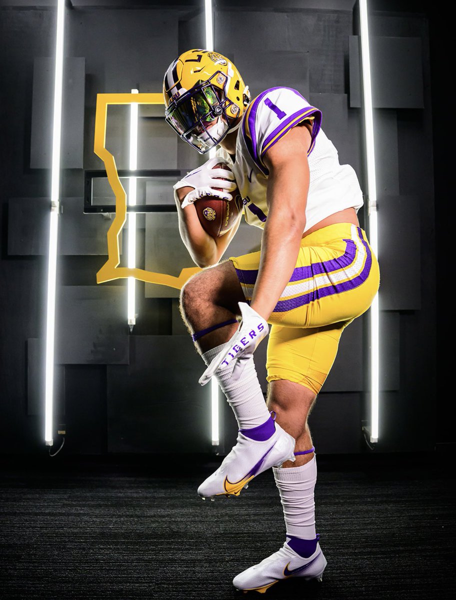 k_rinehart1's tweet photo. Good time in the boot. 
Thanks @MikeDenbrock and @DJRSwework.

6’1 200lbs Rb class of 2025 didn’t lose a 1v1 rep and clocked a laser 4.44 forty yard dash. With 2 D1 offers. https://t.co/kurGLjWuPE