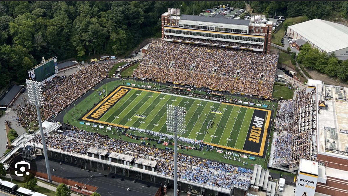 AidenCarson1's tweet photo. I’ll Be at @AppState_FB tomorrow Ready to go to Work! @lgware @BrianHainesb @coach_sclark @Ftballman39 @coachkb12 @CrestFBRecruits @crest_chargers @CrestAthletics @LamontCarpente @VTOSPORTS @NCPreps https://t.co/G9hTOXdMnu