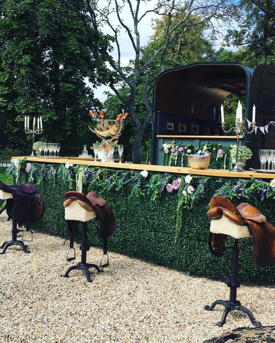 ChristianneHem's tweet photo. @sarahbeeny we converted our Horsebox about 6 years ago into a mobile bar. https://t.co/qkq8ZEQb6w