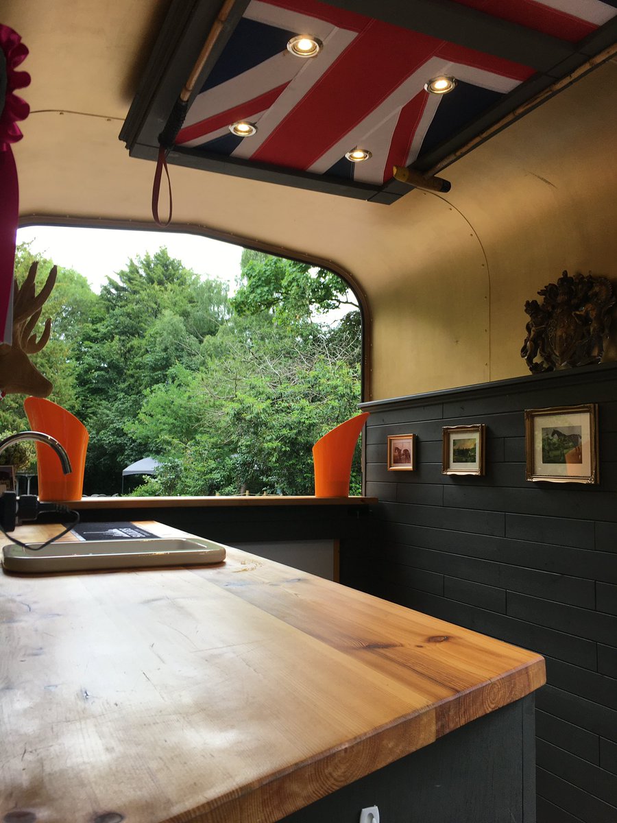 ChristianneHem's tweet photo. @sarahbeeny we converted our Horsebox about 6 years ago into a mobile bar. https://t.co/qkq8ZEQb6w
