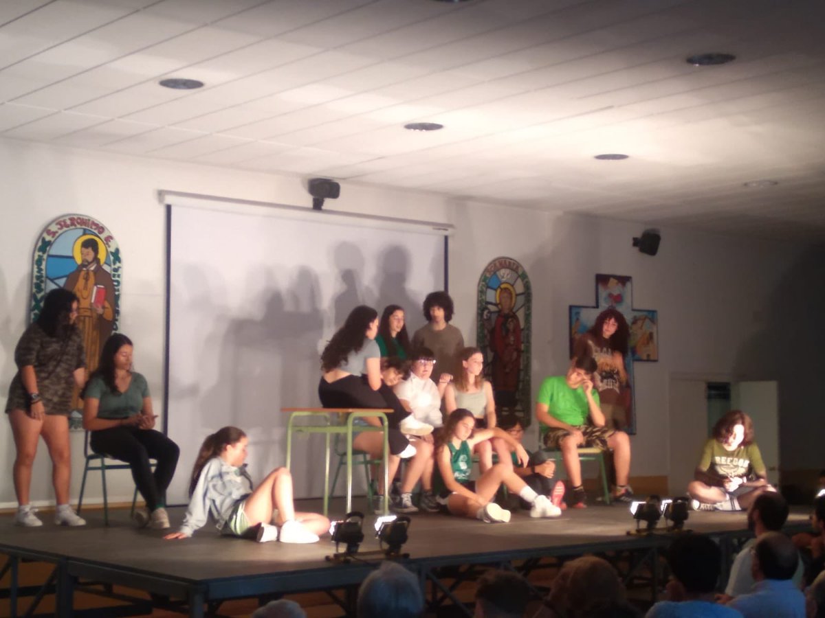 09/06/23.- Clausura de los Juegos Escolares. Tarde para disfrutar. También representación de la actividad extraescolar de teatro, con Jorge Moráis al frente. Mañana, día 10, Fiesta del Deporte organizada por AMPA. Y el domingo, día 11, paseos históricos por el jardín de la isla.