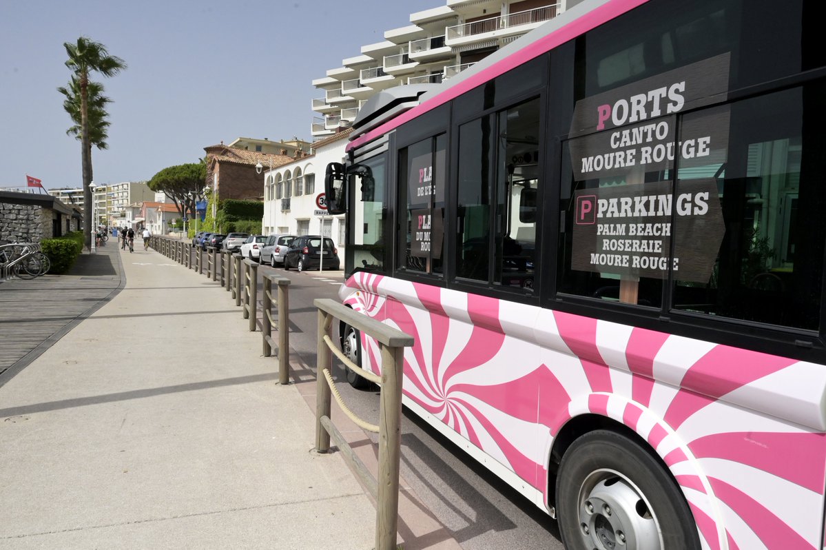 CACPLOfficiel's tweet photo. 📅 Notez-le bien : les navettes estivales de #CannesLérins reviennent bientôt 😎

21 juin 👉 #MoureRouge et #BoccaCabana à @villecannes 

24 juin 👉 #MimoPlage et #LaLittorale à @MandelieuVille 

8 juillet 👉 navette maritime #Esterel depuis @VilledeTheoule. https://t.co/9CAxrX0w6x