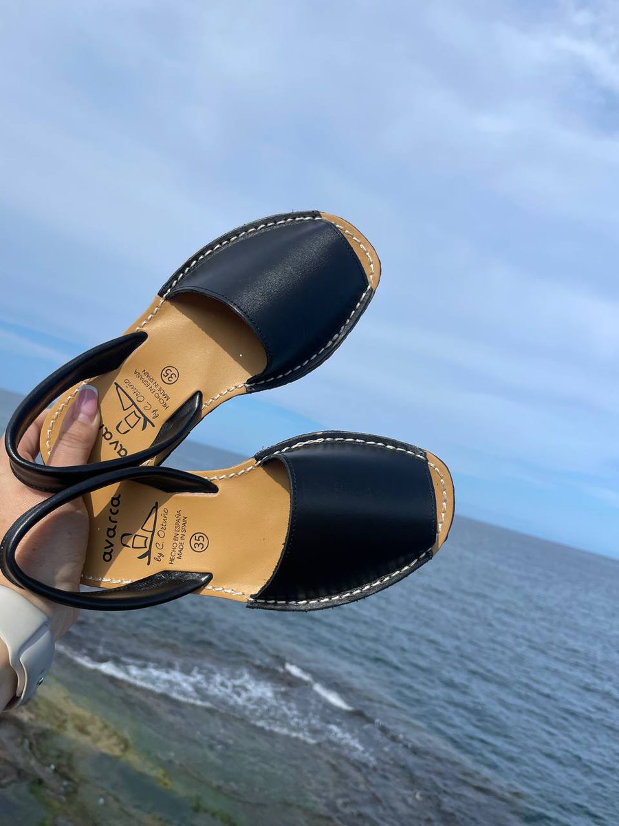 ZorianaStore's tweet photo. At Avarca we do our best to make your days at sea even more comfortable and fun. So why wait?  Your legs will thank you!
Visit our website to order a pair today!
#sandals #avarca #menorca #sea #beach #ocean #leather #handmade #Spain #shoes https://t.co/EBOW0kiAmE