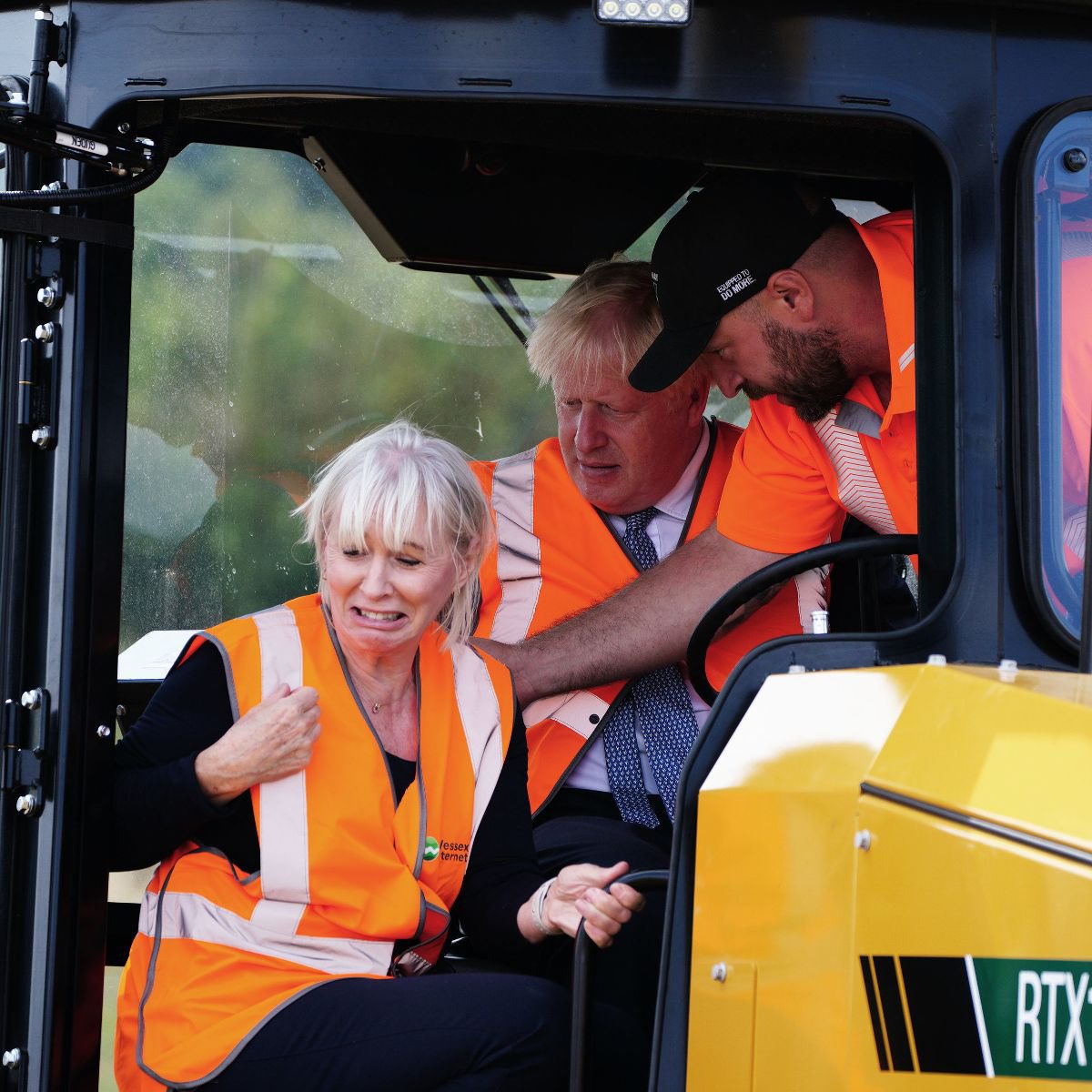 MichaelTakeMP's tweet image. Nadine Dorries
Quitting as an MP😔
You above all of them cared for Boris Johnson.
You alone gave him a rich creamy succour.
You scented his chin.
You leaked nectar &amp;amp; he found sustenance in your gaping blossoms.
You moistened all of us with your oils.
Rest oh wise saint❤️
#GoNads