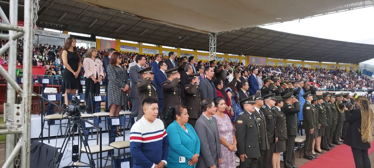 AzuayCJ's tweet photo. La Directora de @AzuayCJ, @karina_alvarado, participa en la ceremonia de graduación de los aspirantes a policías 👮🏽‍♂️👮🏻‍♀️, de la promoción 2022-2023. 

Auguramos éxitos en sus funciones en favor de la seguridad y la paz de la provincia. 

#PazJusticiaYVerdad
#CuesteLoQueCueste https://t.co/TljD0c3ryr