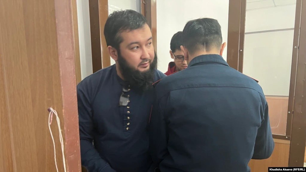 JomartAbdigapar's tweet photo. 1/4
May 26, 2023 #Semey
On May 26, 2023, in Semey Court No. 2, a sentence was announced in a politically motivated criminal case under Article 256 (“propaganda of terrorism”) against #politicalprisoners Rinat #Aliyev and Chingiz #Alpiyev.
@HelsinkiComm
@evacide
#Kazakhstan https://t.co/U9IOICYCUj