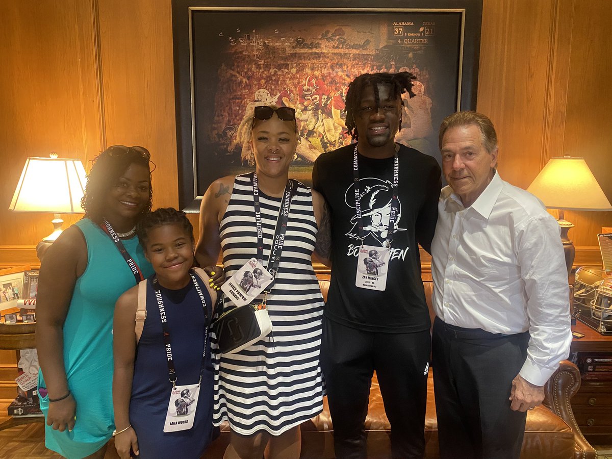 Had a great time at the University of Alabama 🐘❤️🤍 #RollTide <a href="/Coach_TRob/">Travaris Robinson</a>