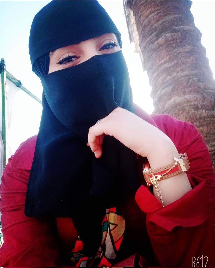 عمري38 ساكنه مع امي واقوم فيها امي كبيره بالسن مابي اتركها بروحها طلبي زواج مسيار او معلن من انسان خلوق وابن حلال يحترمني ويحترم الوالده ويسكن ويانا ومابي منه شي الحمدلله حالتنا الماديه تمام عندنا خير واجد لله الحمد الوالد الله يرحمه..#الاتحاد_الباطن