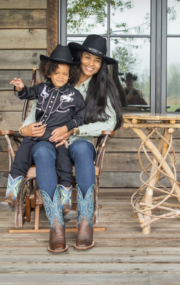 Howdy, The Wilsons 🤠👋🏽♥️. #WesternVibes