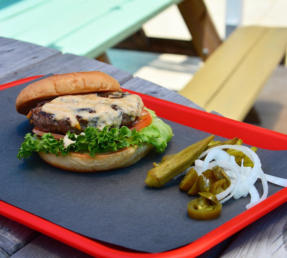 🍔BURGERS FRIDAY🍔
📸: @monarchatelier #evolutionnotrevolution #houbbq #houstonfoodie #tmbbq #foodnetwork #teamgoofyque #houfood #bbq #topfoodnews #huffposttaste #cookingchannel #manfirefood #meatcandy #fulsheartexas #fulsheart× #Supportlocal #doziersdeck #doziersdining